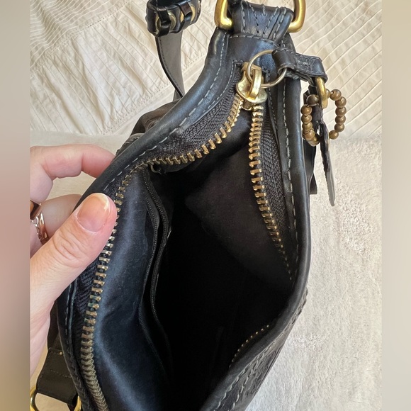 COACH | EXCELLENT CONDITION! Bleecker Black Signature Bucket Bag - Picture 11 of 15